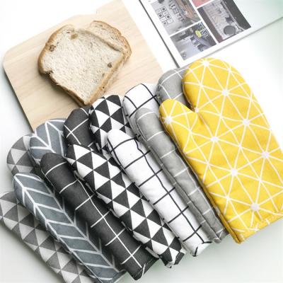 China Viable Non-slip Logo Holder Kitchen Accessories Cup Coasters Around Mat Oven Potholders Heat Resistant Cotton and Linen Gloves for sale