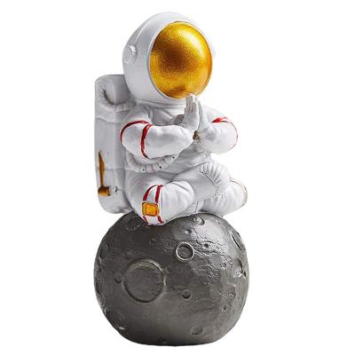 China Cute Peaceful Peaceful Astronaut Figurine Meditating Zen Europe 3D Resin Novelty Astronaut Meditating Figurine for sale