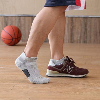 China Breathable Men's Outdoor Sports Knocks Breathable Cycling Basketball Knocks Out Wicking Bicycle Soccer Running Men's Cotton Socks for sale