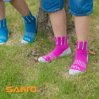 China Good Selling Sports Breathable Crew Sport Women Long Socks Outdoor Cute Kids Custom Wholesale Kids Socks for sale