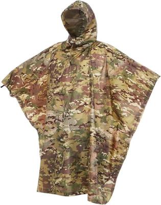 China Tarnen Sie Militär-Ripstop-Ponchos 100% Polyester-Wandern im Freien zu verkaufen