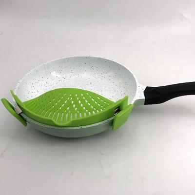 China Modern Simplicity Food Grade Noodle Strainer Mesh Wire Kitchen Colander Strainer Set Silicone Strainer for sale