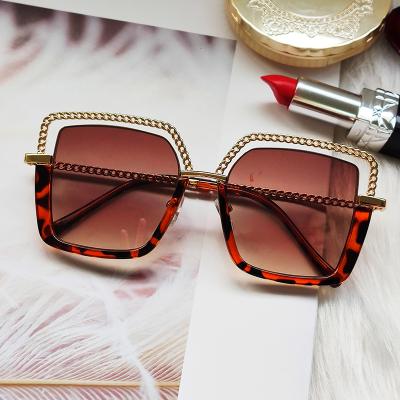 China HBK 2021 Fashion Sunglasses New Vintage Alloy Chain Frame Rivets Gradient Square Sunglasses For Female Stylish Shades for sale