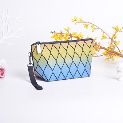 China Fashion RICHES DESIGN Useful Diamond Pattern Custom Makeup Bag for sale