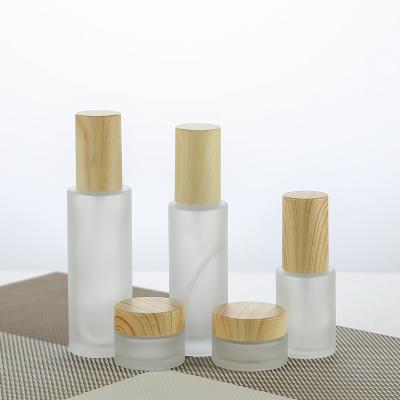 China Eco-friendly Recyclable Luxury Cosmetics Face Cream Lotion Bottle Glass Packaging Bottle Sets Empty Glass Cream Jar for sale