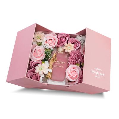 China Valentine's Day Rose Soap Flower Gift Gift Box For Girlfriend Without Fire Gilt Aromatherapy Set for sale