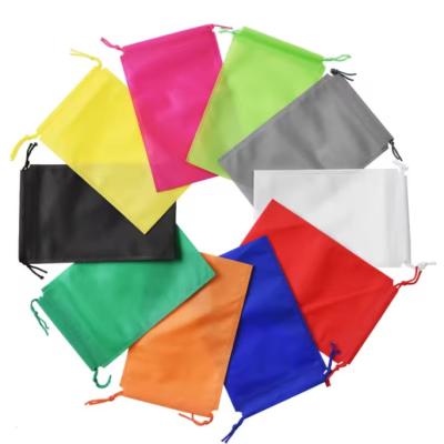 China Nonwoven Cotton Small Drawstring Gift Bags For Shoes Clothing Dust Packaging Te koop