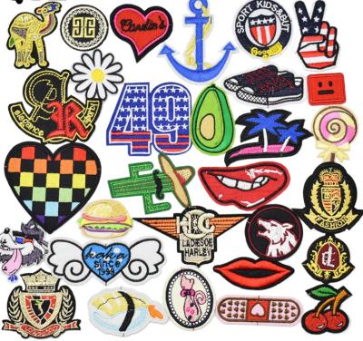 China Polyester Garment Ironable Patches Labels Letterman Jacket Custom Shape Te koop