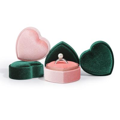 China Handmade Pink and Green Jewelry Display Storage Heart Shape Gift Box Packing Velvet Ring Packaging Box for sale