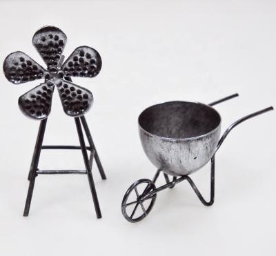 China Home Decors Home Metal Ornamental Small Garden Decorative Windmill Wheelbarrow Decoration for sale