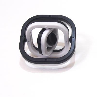 China Fun Amazon Hot Sale Spinner Trigger Rings Props Wiggle Finger Toys 3D Wiggle Spinner Gyro for sale