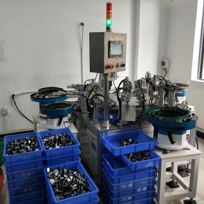 China Automatische Federverschlussmontage Maschine PLC Steuerung Rotary Chuck Capper zu verkaufen