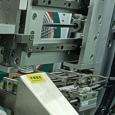 China Blade Feeding Medical Product Assembly Machine OEM mit Steuerungssystem für PLC zu verkaufen