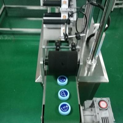 China Automatisierte Etikettiermaschine aus Edelstahl mit hoher Kapazität, integriert mit Verbindung der Montage-Maschine zu verkaufen