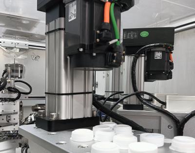 China Máquina de montagem de tampas de desicante para produtos farmacêuticos e de cuidados de saúde à venda