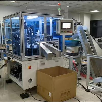 Cina Filp Cap assembly machine tipo giradischi con ascensore di alimentazione ad alta efficienza in vendita