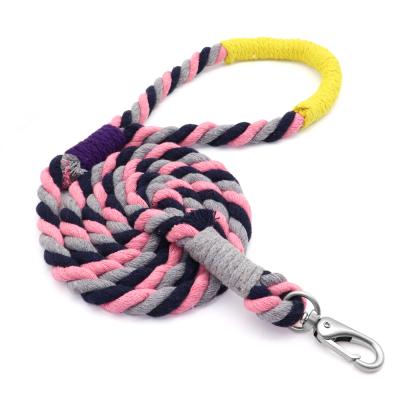 China Durable Braided Polyester-Cotton Yarn Rope Pet Leashes With Colors for sale