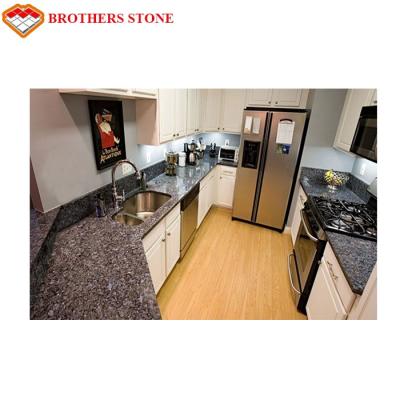 China Emerald Pearl Granite With White Acid Resistant Luxury Cabinets Top for sale