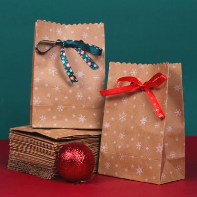 China Recyclable Christmas Candy Paper Bag Small Snack Packaging Gift Candy Christmas Snowflake Kraft Paper Bag P558 for sale