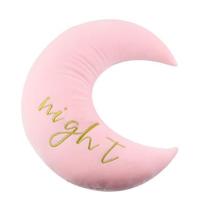 Cina Pink moon shaped reversible neck pillow twist memory foam indoor cushions for sofa travel neck pillow memory foam in vendita