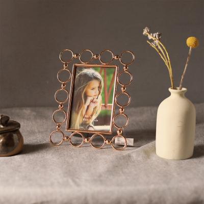 China Metal Circle Decoration Photo Frame Desk Standing Custom Modern Picture Frame Display Frame for sale