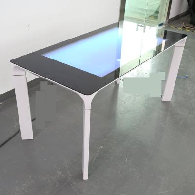 China Het vlakke Touche screen van de Oppervlakte Capacitieve Monitor, Interactieve Touch screenkoffietafel 43 Duim Te koop