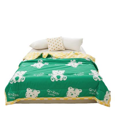 China 2022 New Designs Summer Bedding Comforter Handmade Feeling Soft Wash Silk Cool Feeling Comforter for sale