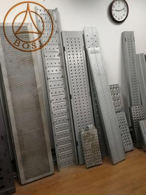 China Rollo perforado cubierta de la plataforma del paseo del tablero del andamio del metal de la construcción que forma haciendo la máquina en venta