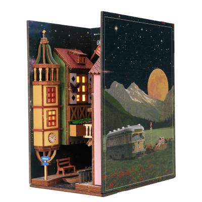 China DIY TOY Dreamland Of Alaska Book Stand Puzzle Kids Toy Wholesale Bookshelf Alley Book Nook for sale