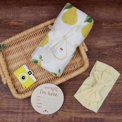 China Soft Toy Gift Bags Custom Logo Baby Shower Gift Set With Teething Milestone Wooden Rattle Wrap Covering for sale