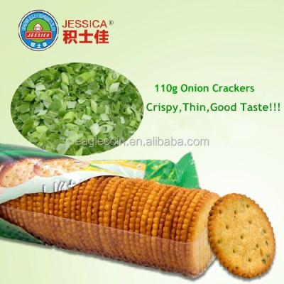 China Natural Thin Onion Crackers Round Shape Crispy Salty Crackers for sale