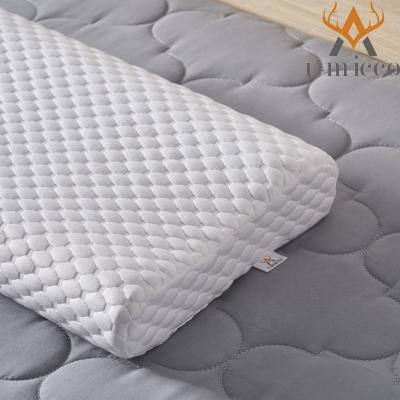 China Almohada antibacteriana rectangular Cojín de almohada inhibidor de microorganismos de algodón blanco en venta