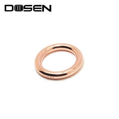 中国 Widely used for handbag & Garment As Accessories Cast Round Decorated Rose Gold Buckle O Ring For Clothing 販売のため