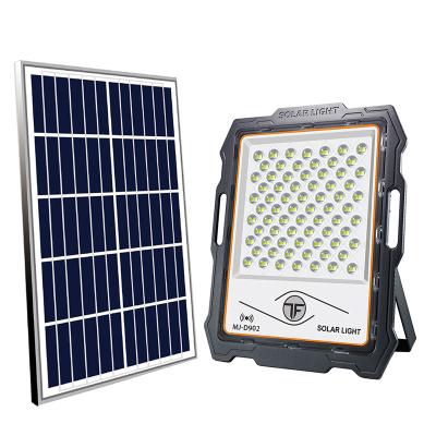 China IP65 Outdoor Garden Safety 100W 200W 300W 400W 600W Lighting Outdoor Solar Powered Led Flood Light With Remote Control for sale