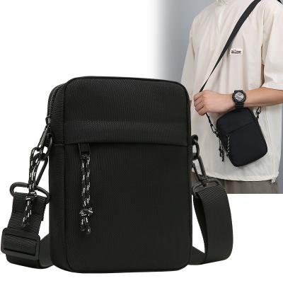 China Durable New Design Outdoor Men's Messenger Bag Waterproof Oxford Cloth Small Crossbody Bag for sale