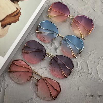 China Fashion sunglasses china wholesaler luxury shades glass women trendy sunglasses for sale