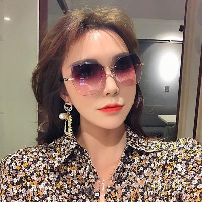 China Hot Selling Fashion Sunglasses Vintage Trendy Small Women's Metal Retro Rimless Sunglasses2020 for sale