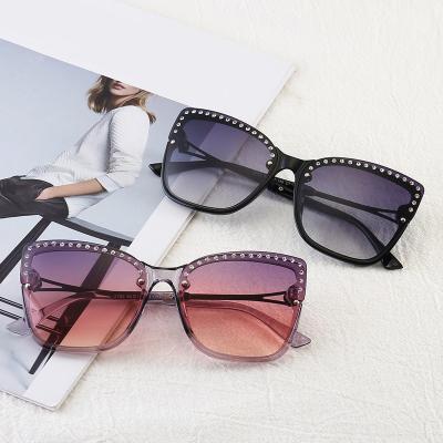 China Diamond Womens Rhinestone Vintage Square Cat Eye Glass Sunglasses Trendy Retro Sun Fashion Sun Glasses for sale