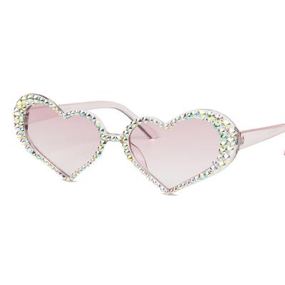 China Fashion Sunglasses 2020 New Design Summer Women s Modern Rhinestone Heart Trendy Sunglasses for sale