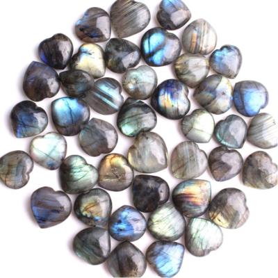 China Natural Instant Heart Shape China Labradorite Crystal Multicolored Stone Blue Orange Cabochon Crystal Cabochon Gift Reiki Healing for sale