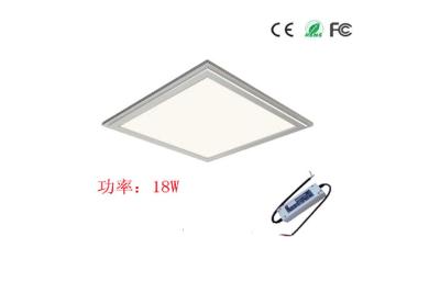 Chine 18W ajustent l'éclairage à panneau plat 300mm x 300mm de LED avec le logement blanc à vendre