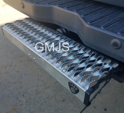 China Anti Skid Galvanized Steel Stair Treads Anti Skid Galvanized Steel Stair Treads Diamond Grip for sale