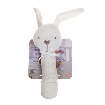 China Eco-friendly 17cm Soft Plush Beby Toys Bunny Rattle &BB Squeaker Baby Rabbit Rattle for sale