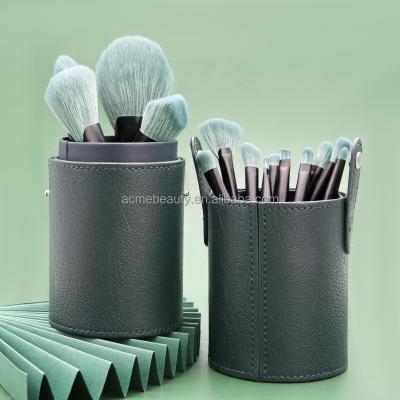 China Durable NO LOGO 14 PCS Makeup Brushes Kit Custom Logo Green Color Makeup Set Brush With Green PU Bag Packing for sale