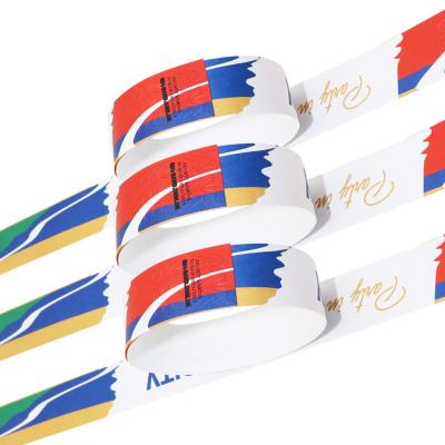 China Pulseras de papel de colores duraderas para eventos blancas sintéticas rojas azules amarillas en venta