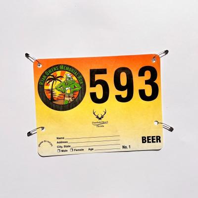 China Rectangular Tyvek Race Bib Numbers Imprimido en pantalla Durable y con método de impresión en pantalla en venta