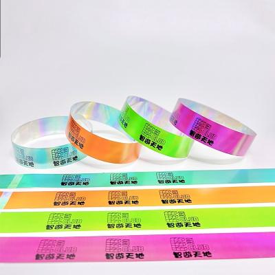 China Factory Customized Paper Wristband Shiny Glitter Laser Wristband Fashionable And Eye-Catching Te koop