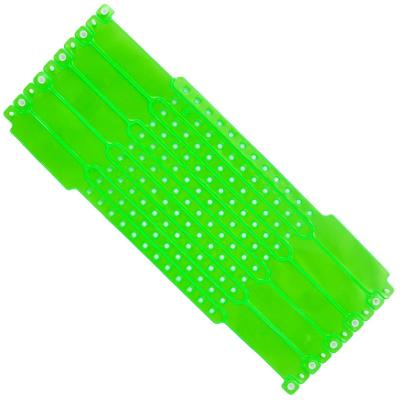 中国 Manufacturer Customizable Plain Color Wristband Waterproof Plastic Vinyl Event Wristbands With Logo Barcode 販売のため