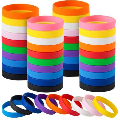 Китай Customd Solid Silicone Wristbands Персонализированные браслеты для продвижения деловых мероприятий с возможностью печати продается