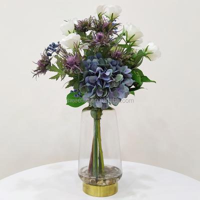 China Fashional 2019 Latest Design Wholesale Silk Hydrangea Flower Arrangement Artificial Rose Centerpiece for sale